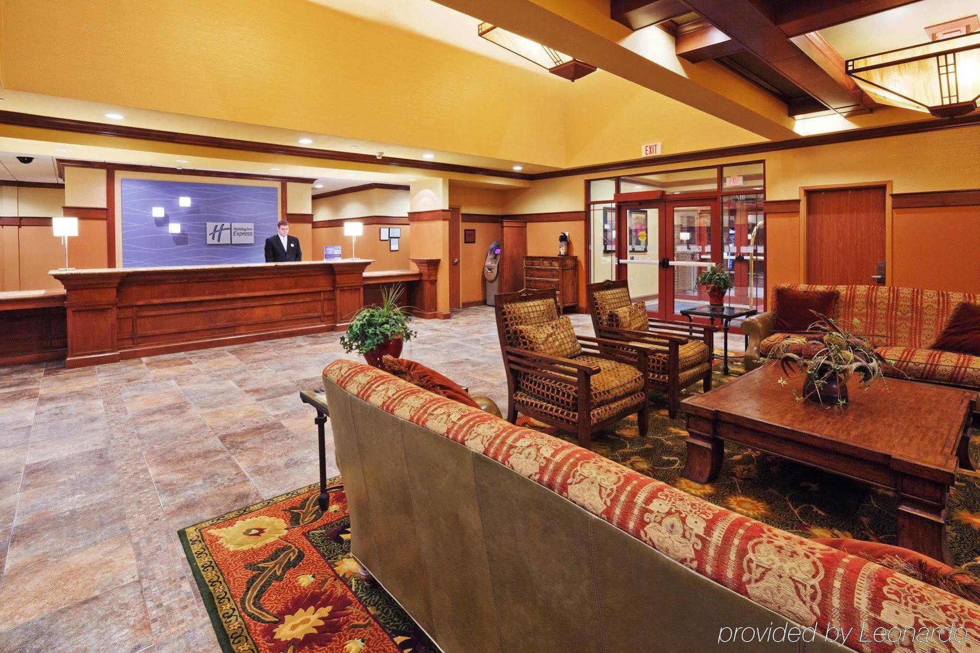 The Q Hotel & Suites Springfield Interior photo
