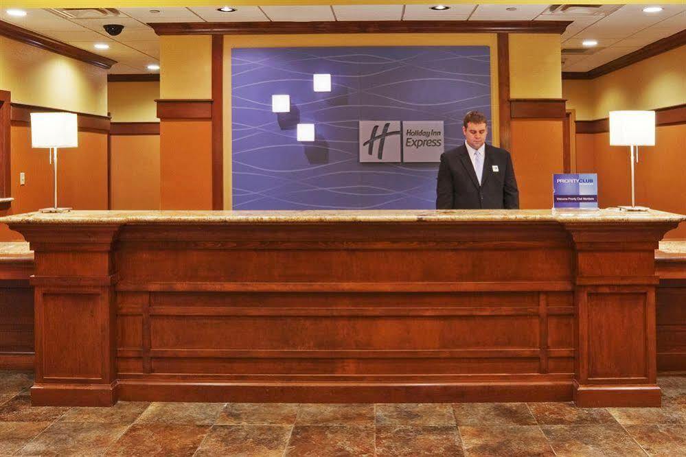 The Q Hotel & Suites Springfield Exterior photo